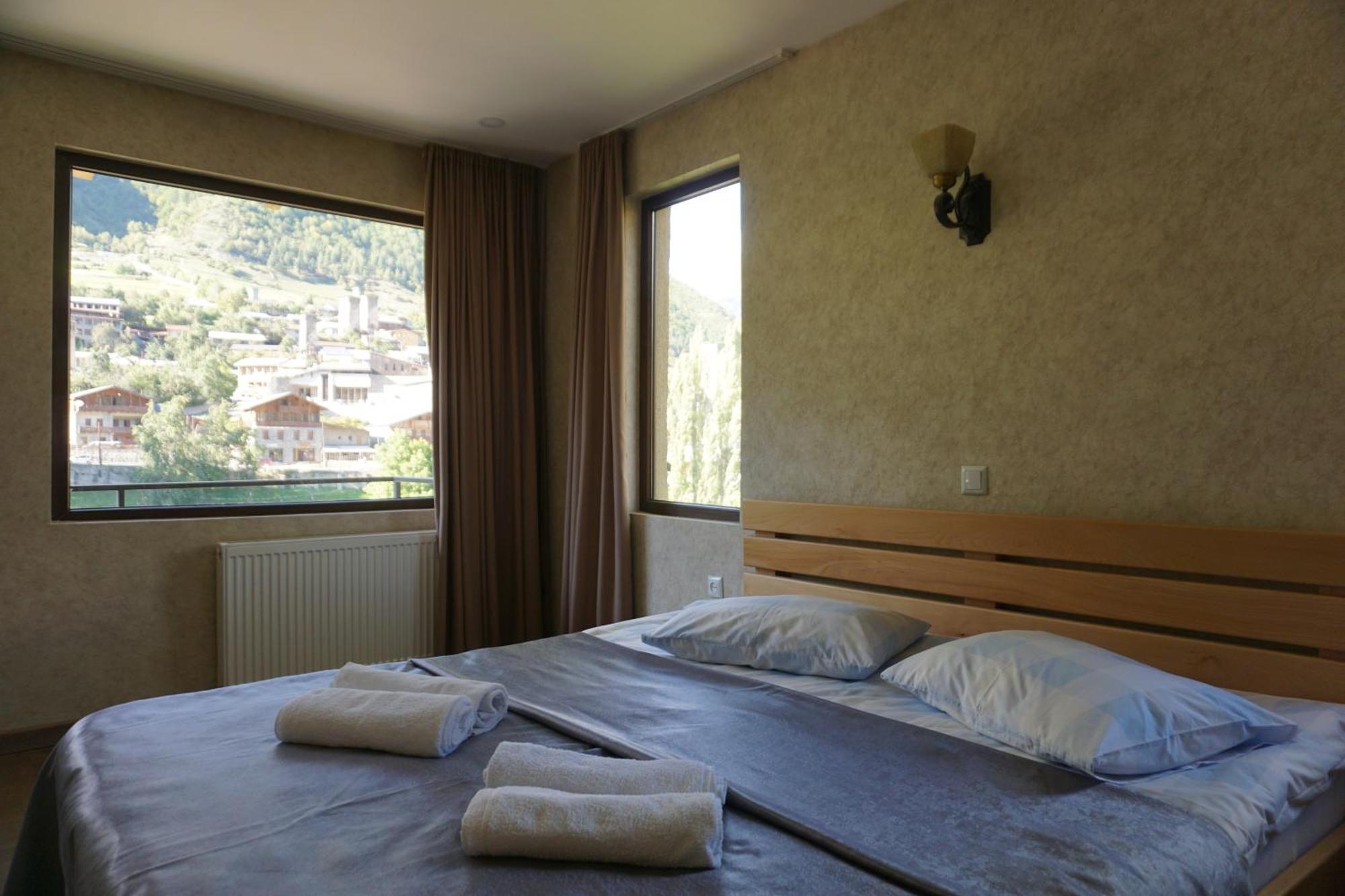 Mestia Panorama Buitenkant foto